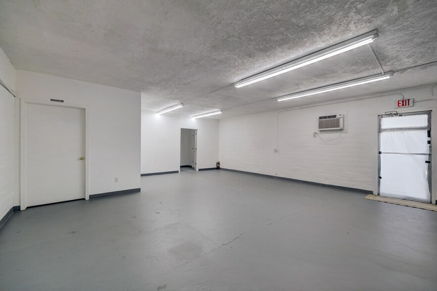 More Photos Of 905 W Main St, La Porte Warehouse For Sale