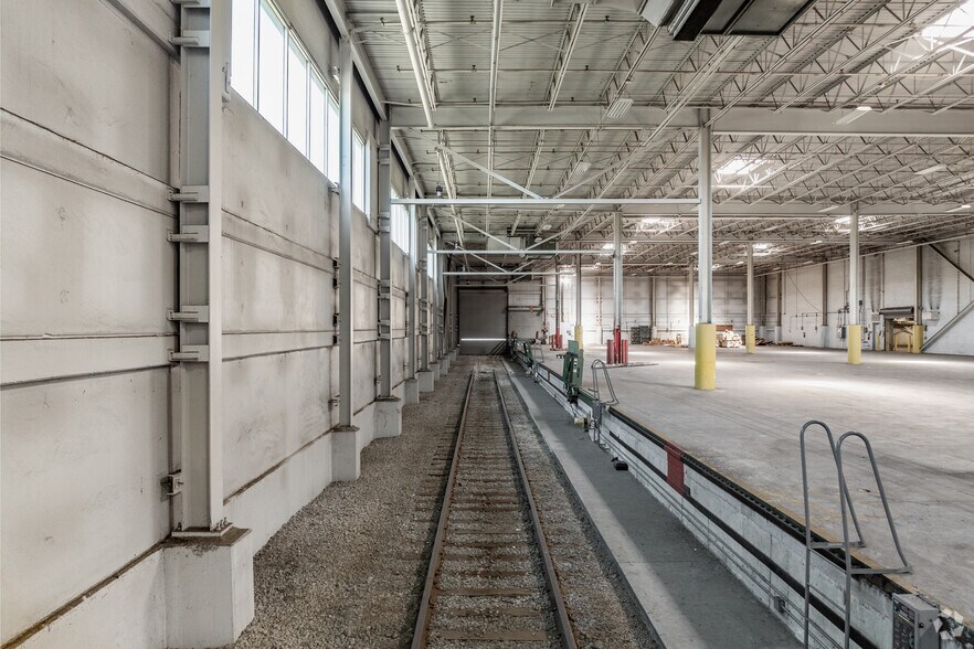 More Photos Of 5300 Crosswind Dr, Columbus Manufacturing For Lease