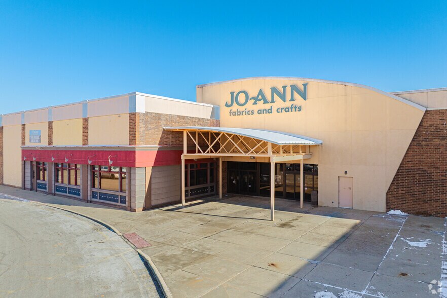 More Photos Of 2917 N Vermilion st, Danville General Retail For Lease