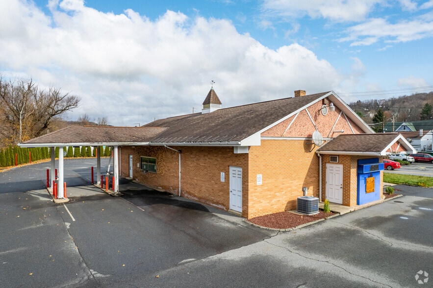 More Photos Of 347-349 Main St, Simpson Bank For Sale