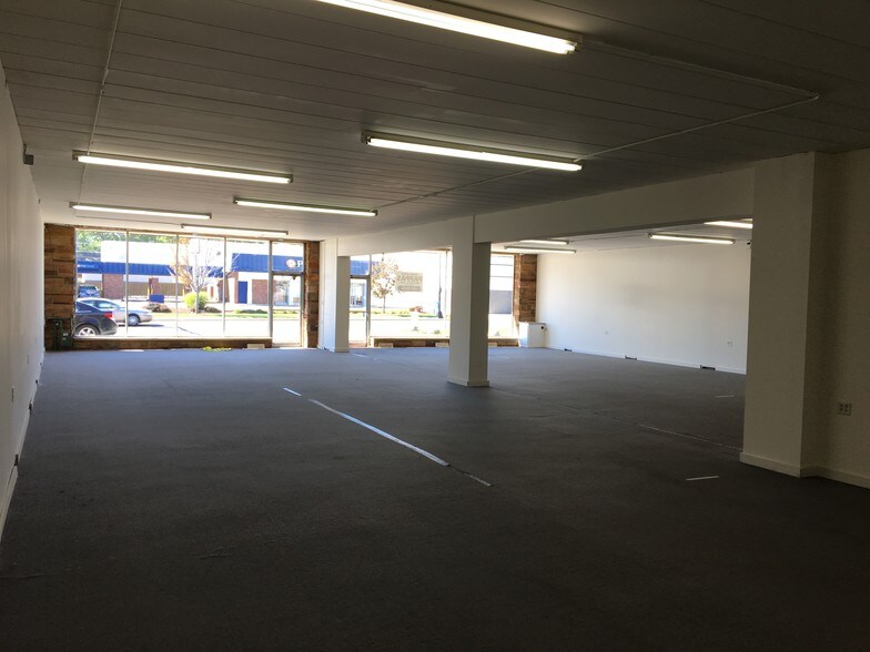 More Photos Of 2131 State Rd, Cuyahoga Falls Freestanding For Lease