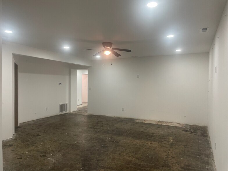 More Photos Of 330 E Oak St, Louisville Office For Sale