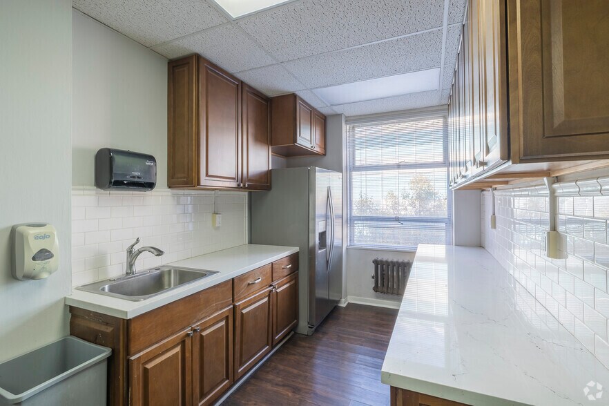 More Photos Of 411 30th St, Oakland Medical For Lease