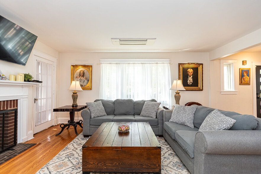 More Photos Of 404 Allegheny Ave, Towson Office For Sale
