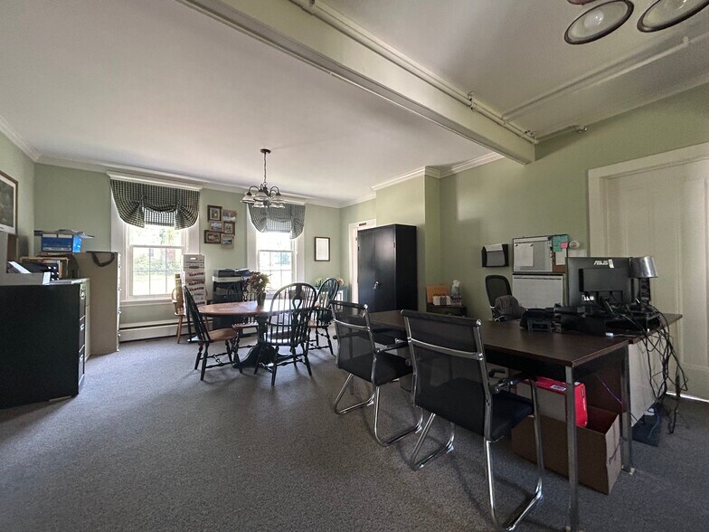 More Photos Of 87 Washington St, Conway Office For Sale