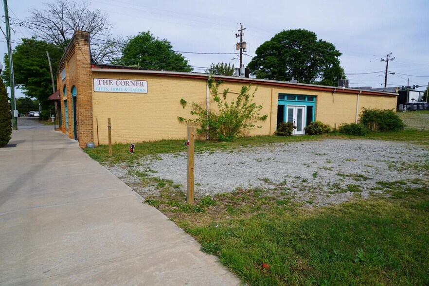 More Photos Of 120 Depot St, Hartwell Freestanding For Sale