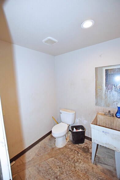 More Photos Of 10503 W County Rd 72, Midland Warehouse For Lease