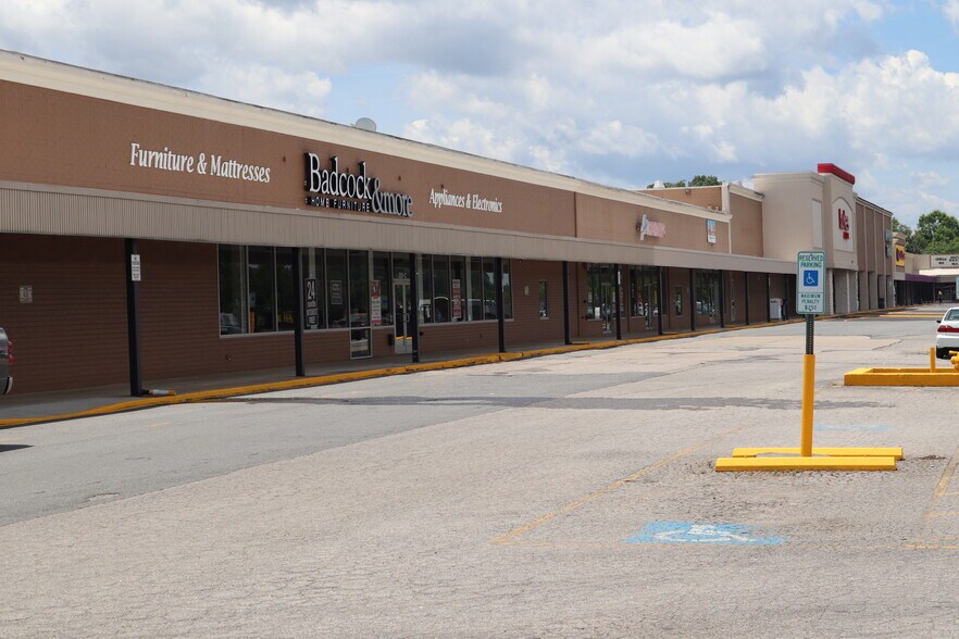 More Photos Of 220 W Kings Hwy, Eden Unknown For Lease