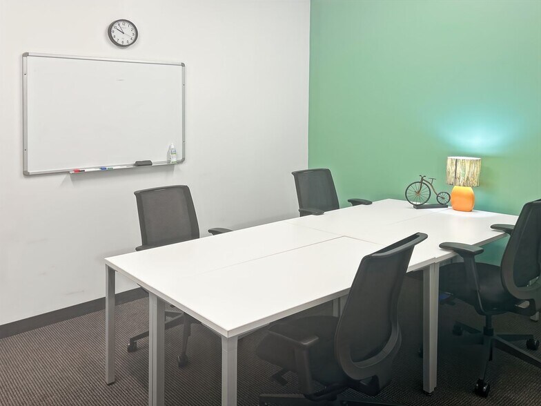 More Photos Of 1901 Manhattan Blvd, Harvey Coworking Space