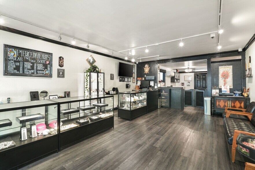 More Photos Of 1729-1731 L St, Sacramento Storefront Retail Office For Sale