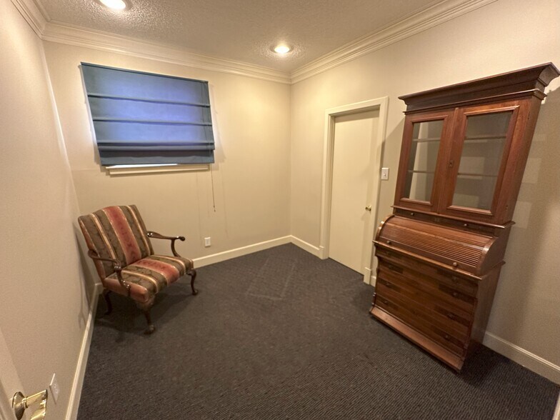 More Photos Of 2405 Broadway St, Lubbock Office For Sale