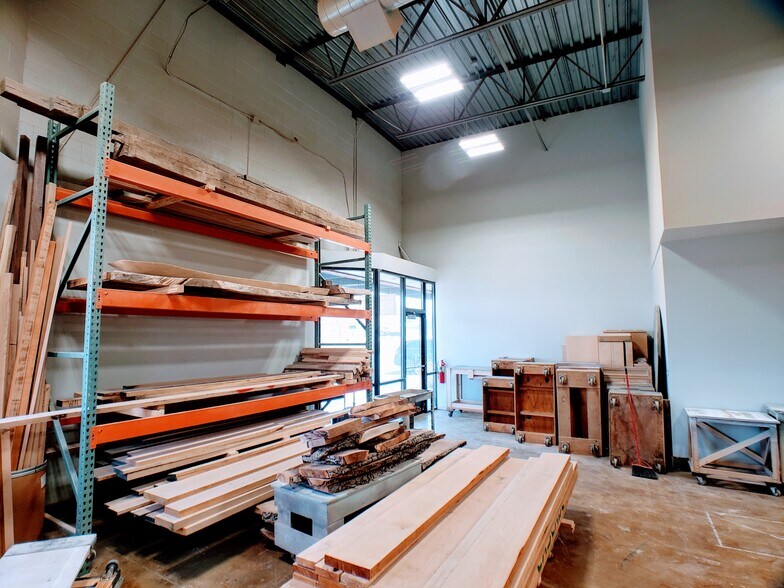 More Photos Of 215 N Redwood Rd, North Salt Lake Flex For Lease