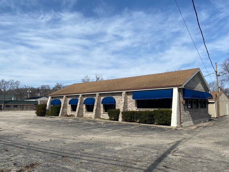 More Photos Of 88 E Grand Ave, Fox Lake Restaurant For Sale