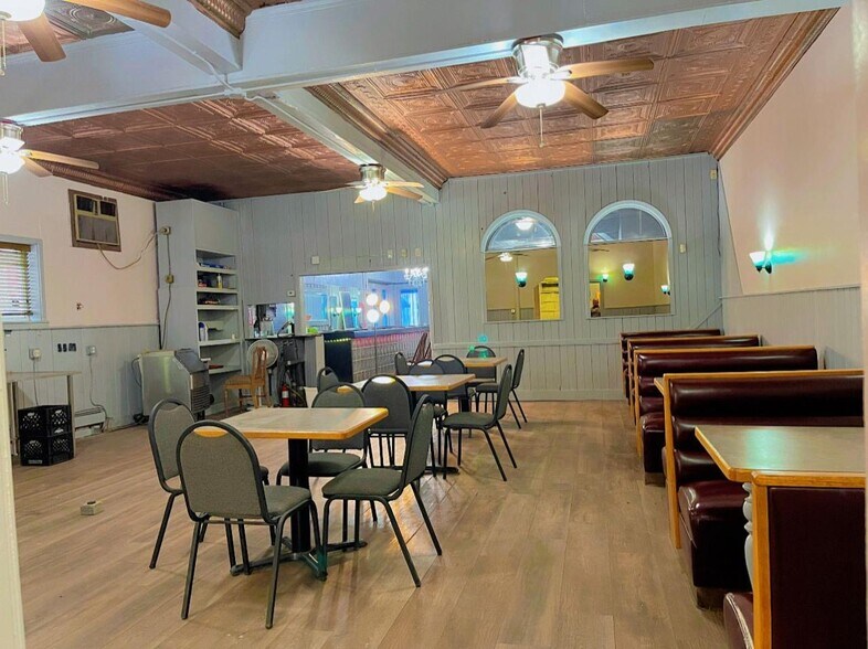 More Photos Of 1701 Pine Ave, Niagara Falls Restaurant For Sale
