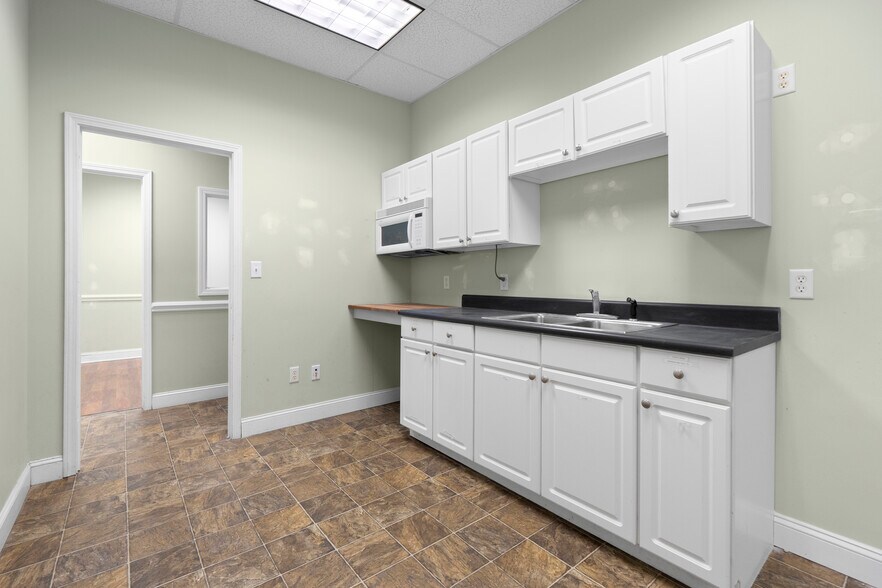 More Photos Of 317 Sylvan St, Chattanooga Office For Sale