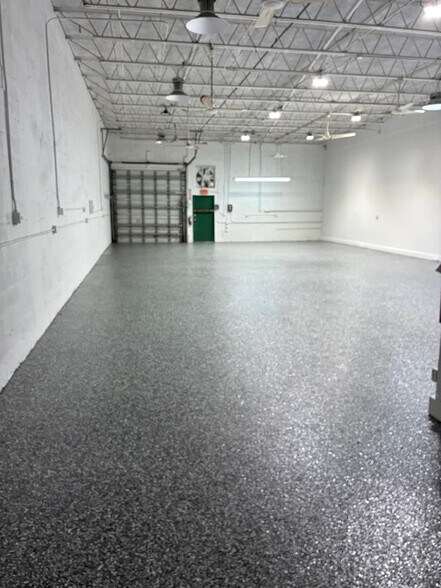 More Photos Of 4073 NE 5th Ter, Oakland Park Warehouse For Lease