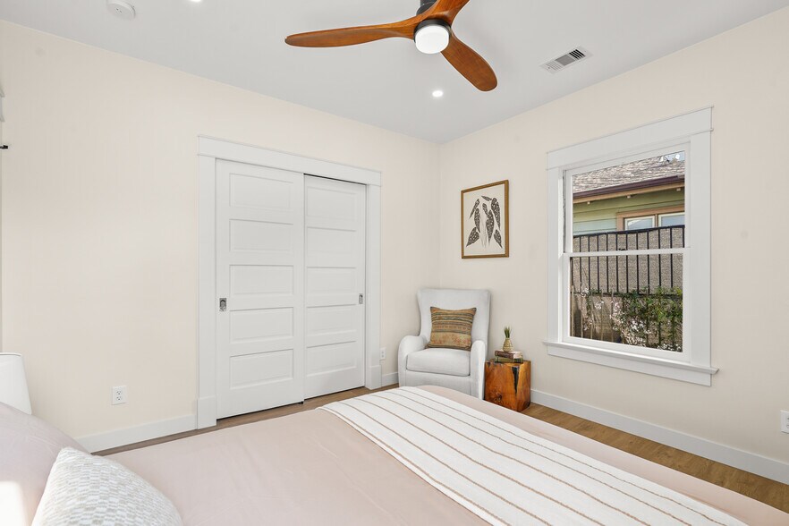 More Photos Of 844 E Kensington Rd, Los Angeles Specialty For Sale