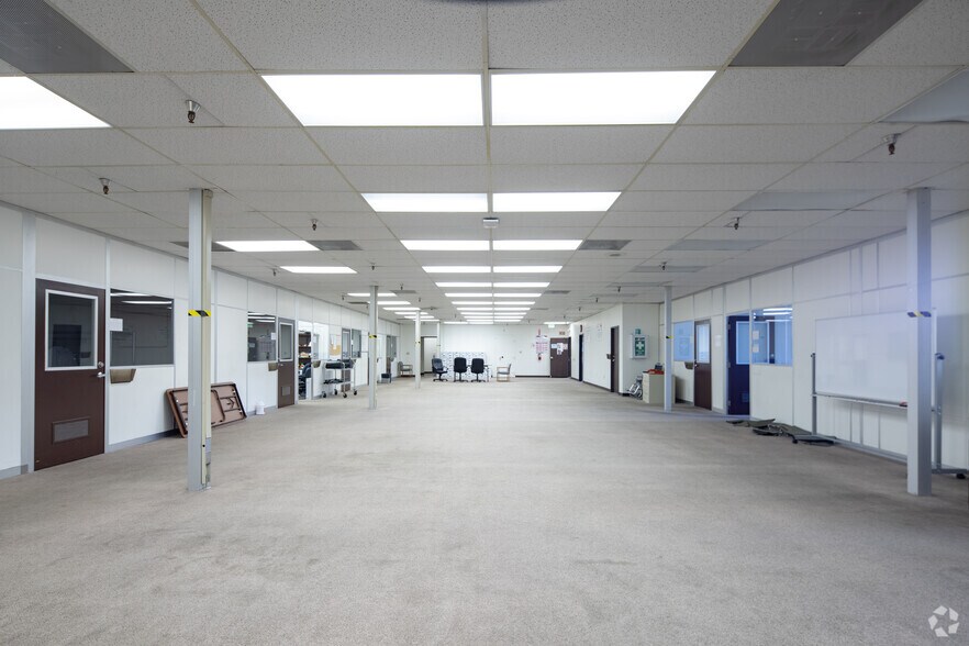 More Photos Of 21310-21314 Lassen St, Chatsworth Warehouse For Lease