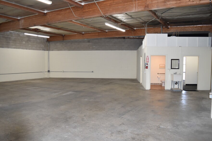 More Photos Of 4718 San Fernando Rd, Glendale Warehouse For Lease