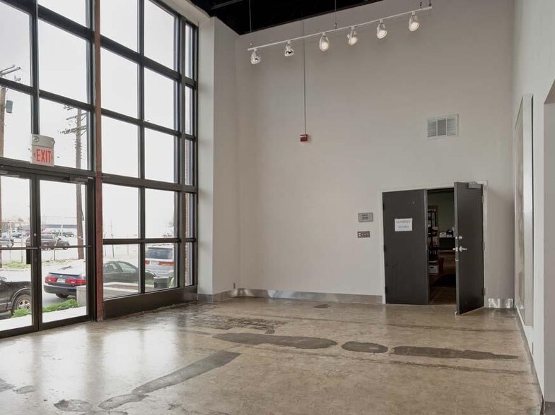 More Photos Of 111 Chinquapin Round Rd, Annapolis Flex For Lease