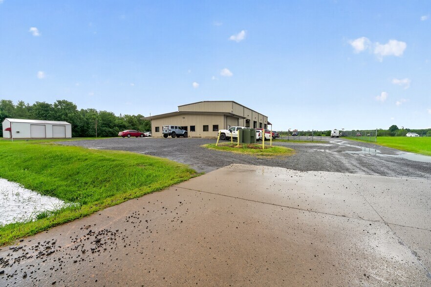 More Photos Of 13993 Highway 65, Damascus Warehouse For Sale