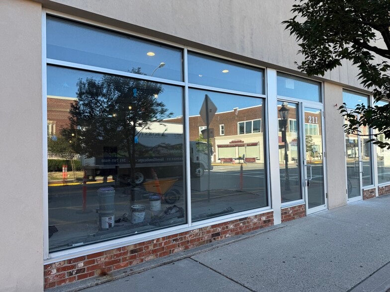 More Photos Of 209-211 Westwood Ave, Westwood Restaurant For Lease