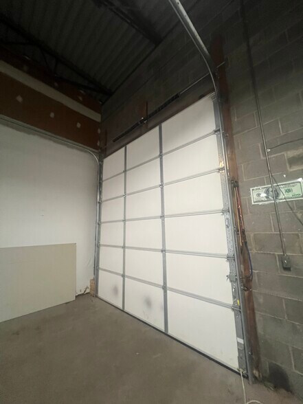More Photos Of 3601 W Harry St, Wichita Flex For Lease
