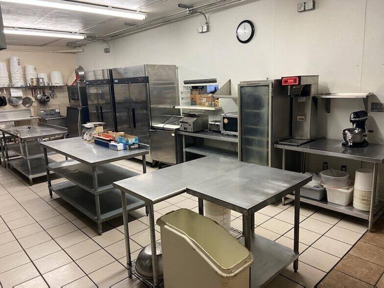 More Photos Of 306 E Thompson Ln, Nashville Freestanding For Sale