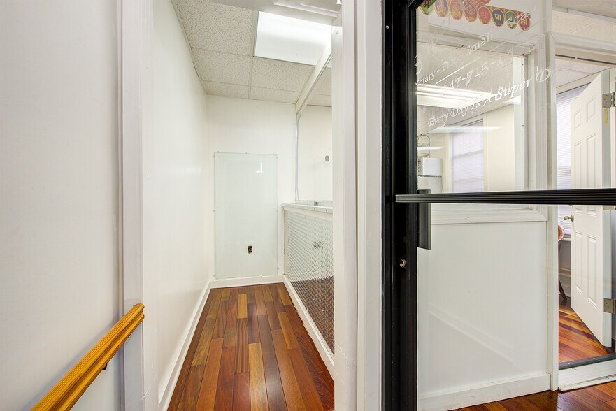 More Photos Of 12015 Liberty Ave, South Richmond Hill Storefront Retail Office For Lease