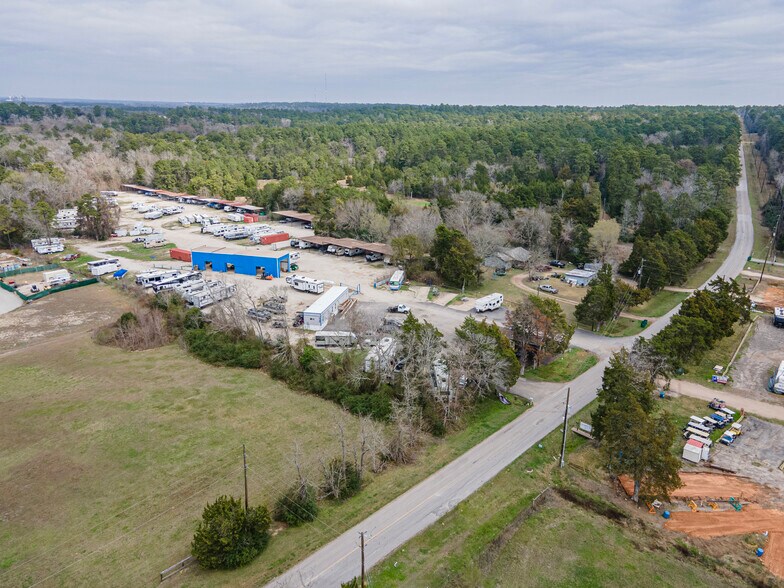 More Photos Of 11400 Thousand Trl, Willis Trailer Camper Park For Sale