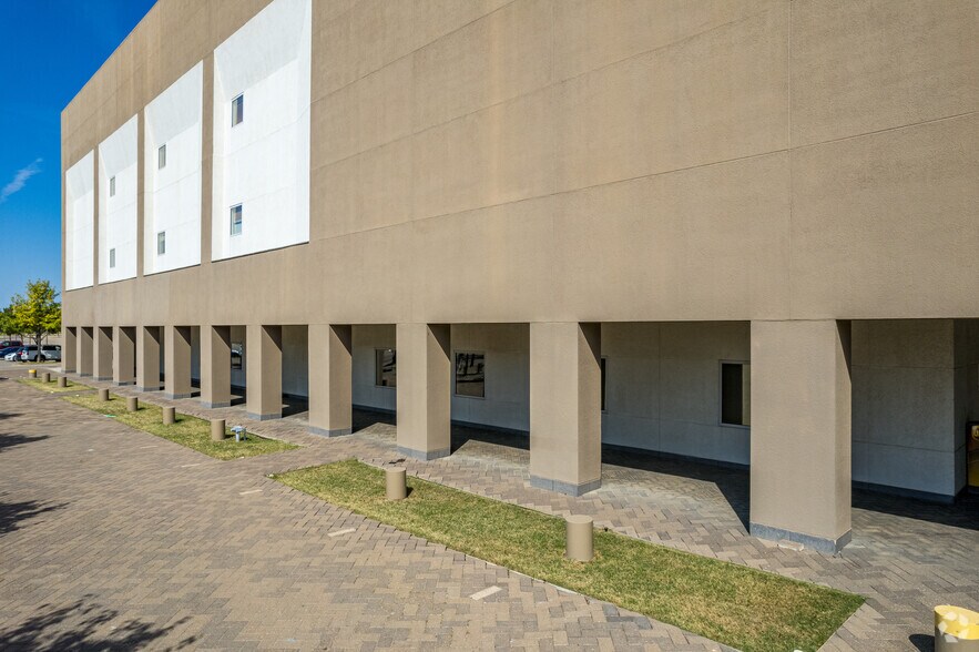 More Photos Of 1500 Solana Blvd, Westlake Unknown For Lease