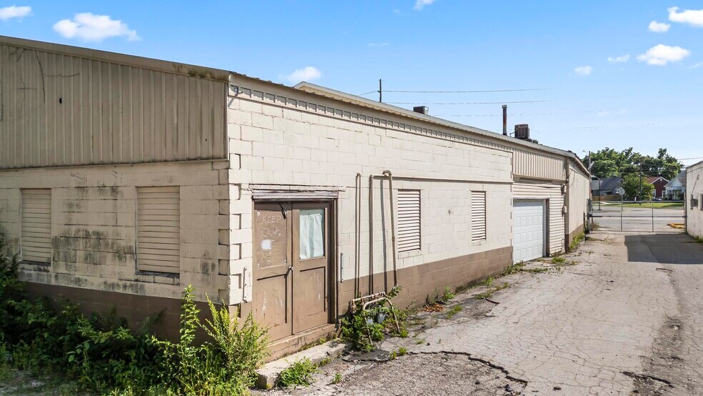 More Photos Of 909-911 Milton Rd, Alton Flex For Sale