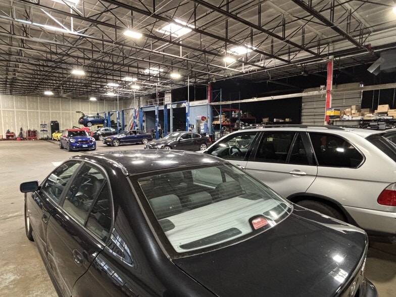 More Photos Of 1947 N Rockwell St, Chicago Warehouse For Lease