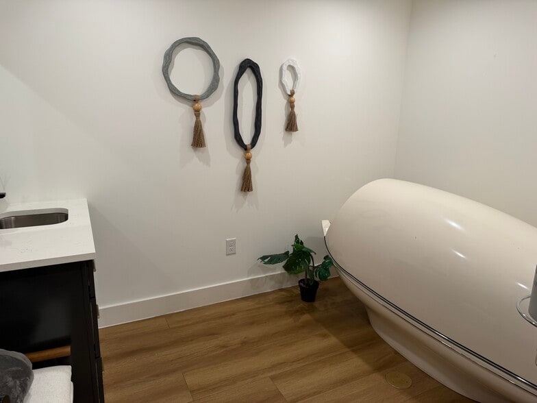More Photos Of 8301 Shoal Creek Blvd, Austin Medical For Sale