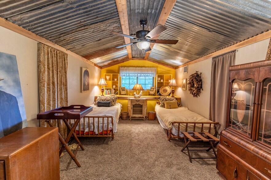 More Photos Of 7710 TX-36, Bellville Specialty For Sale