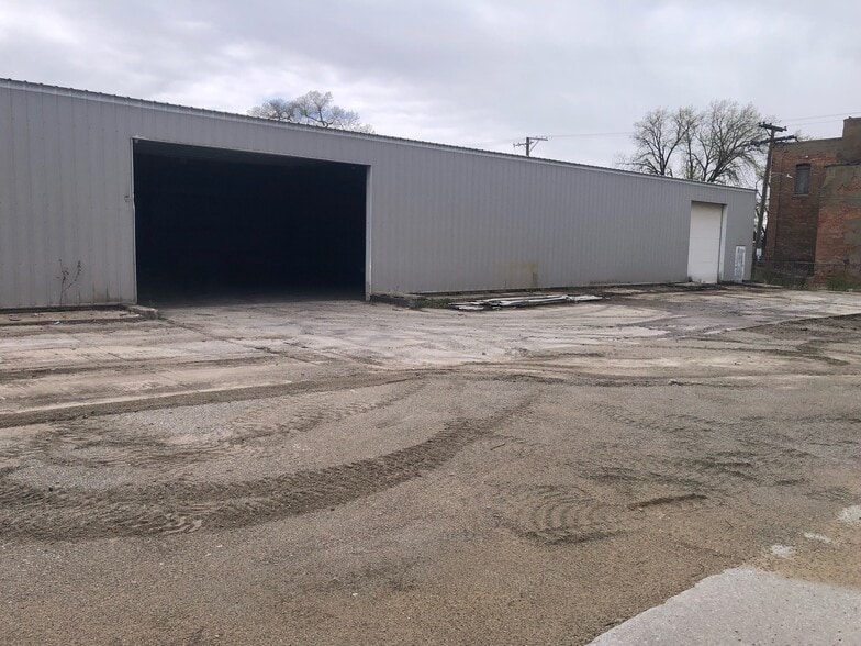 More Photos Of 801 E Cass St, Joliet Warehouse For Sale