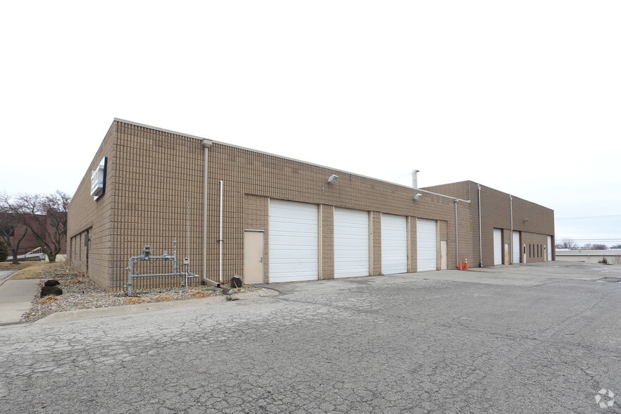 More Photos Of 15553 W 110th St, Lenexa Service For Lease