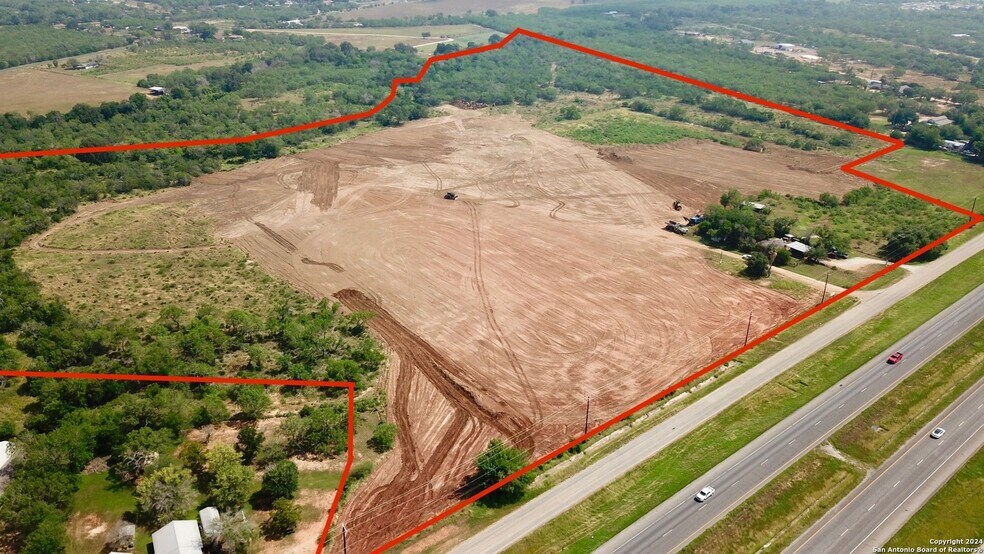More Photos Of 17171 Interstate 35 S, Atascosa Land For Sale