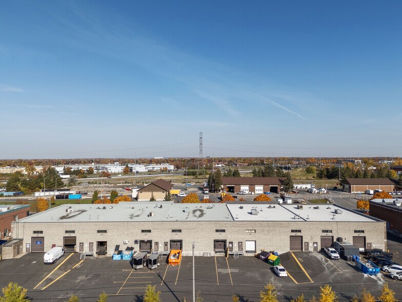 More Photos Of 908-926 Rue Jean-Neveu, Longueuil Warehouse For Lease