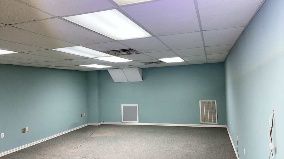 More Photos Of 12373 Scarsdale Blvd, Houston Unknown For Lease