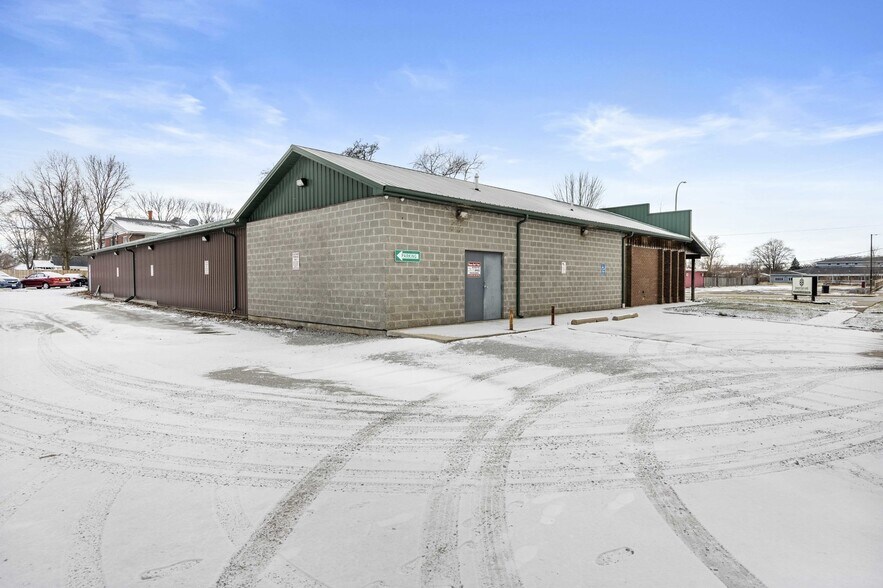 More Photos Of 110 Gladiolus St, Momence General Retail For Sale