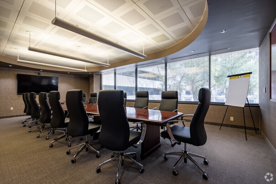 More Photos Of 300 Burnett St, Fort Worth Office For Lease