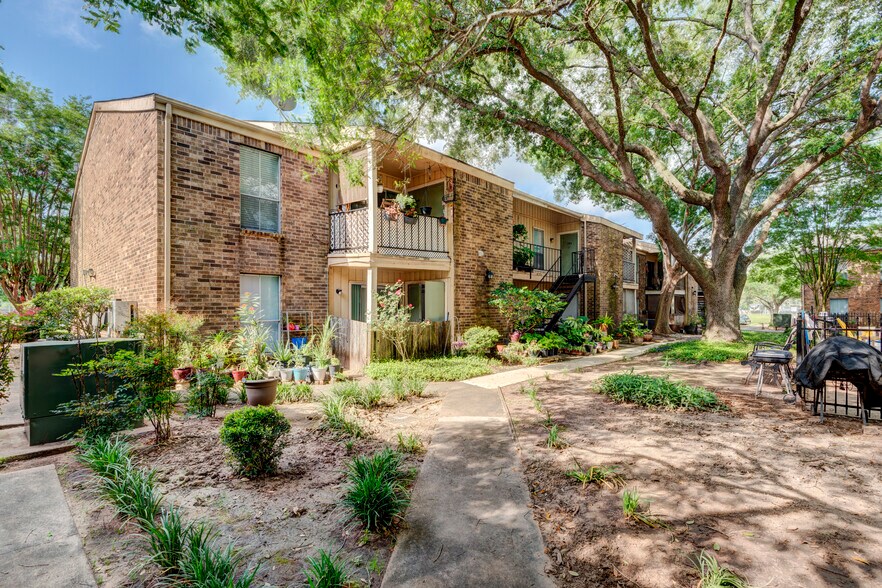 More Photos Of 708 Alabama St, Katy Apartments For Sale