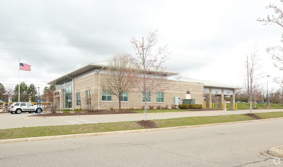 More Photos Of 19450 Haggerty Rd, Livonia Bank For Lease