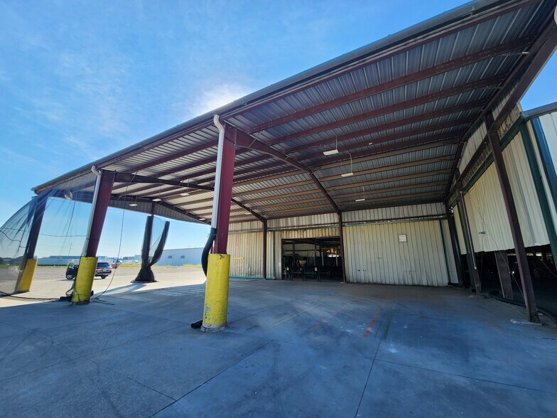 More Photos Of 351 Scottys Way, Bowling Green Service For Sale