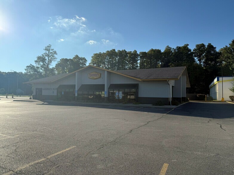 More Photos Of 6171 Melton Rd, Portage Restaurant For Lease