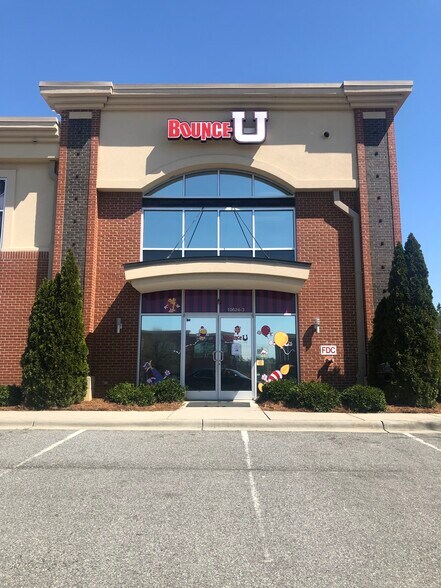 More Photos Of 10624 Metromont Pky, Charlotte Showroom For Sale