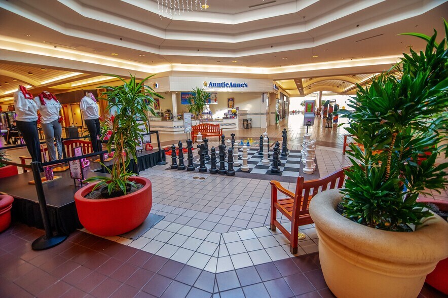 More Photos Of 4350 24th Ave, Fort Gratiot General Retail For Lease