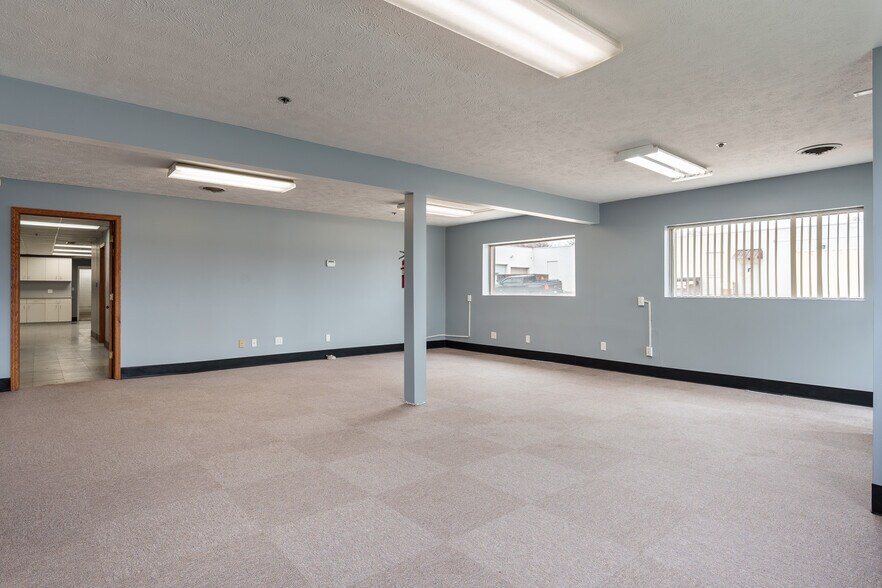 More Photos Of 3944 Auburn St, Rockford Industrial For Sale