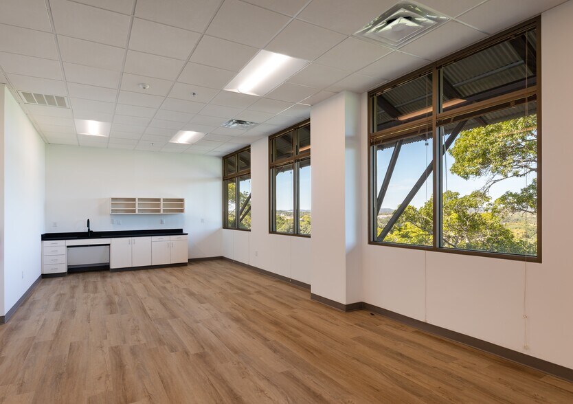 More Photos Of 1580 S Main St, Boerne Medical For Lease